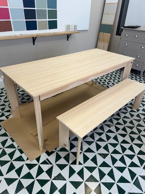 Conjunto de mesa de exterior con bancos