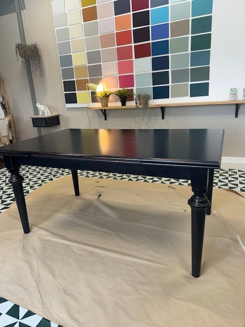 Restaurar mesa de madera de color oscuro