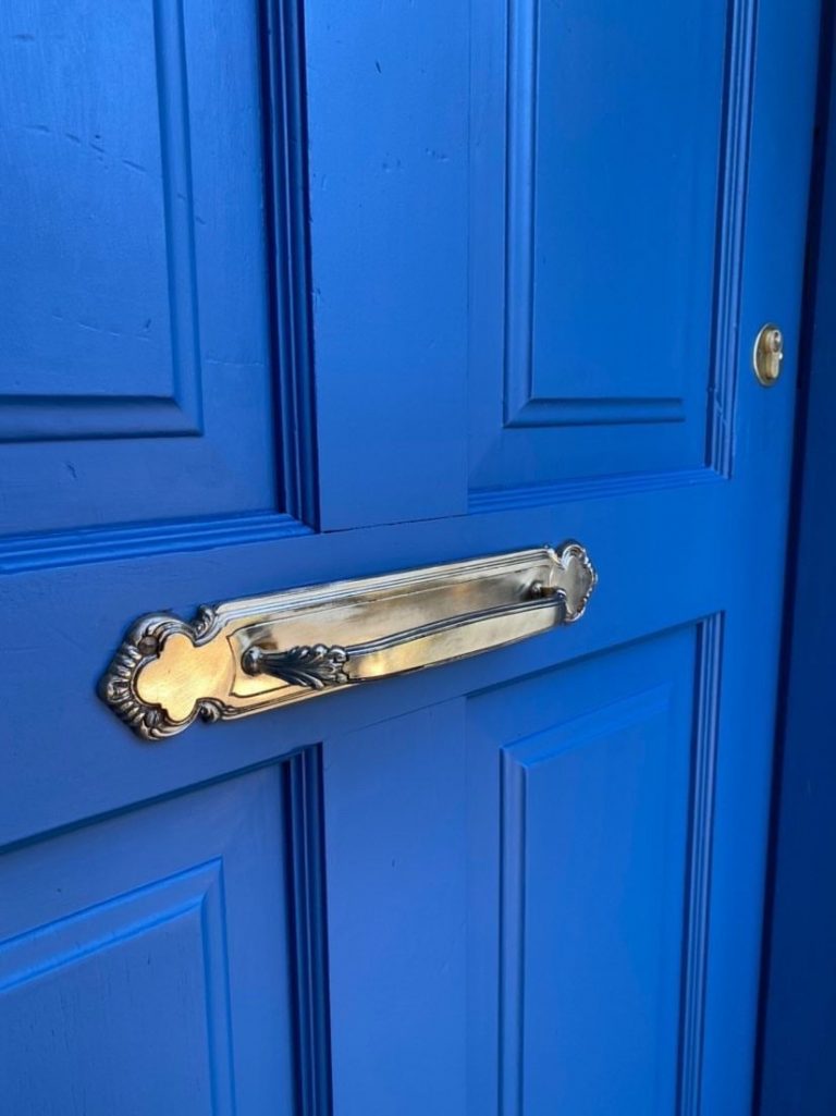 Puerta de entrada dibujo azul