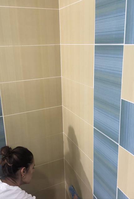 Cómo pintar azulejos de baño.